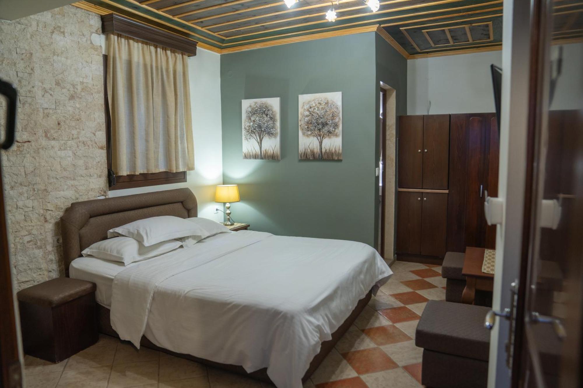 Kallinikos Guesthouse Káto Loutrákion Eksteriør billede
