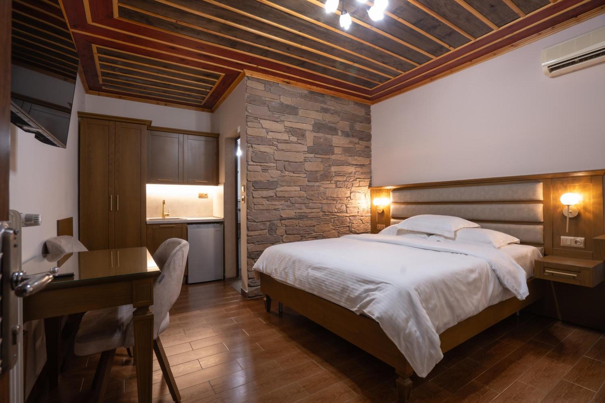 Kallinikos Guesthouse Káto Loutrákion Eksteriør billede